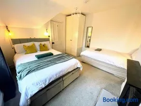 5BR Home Van Parking Fast WiFi NEC Solihull - Image 4