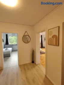 4-bed Apartment Buxtehude - Image 2