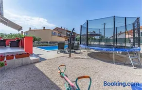 3 Bedroom Awesome Home In Marcana - Image 4