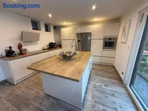 Maison familiale avec piscine privative - Image 5