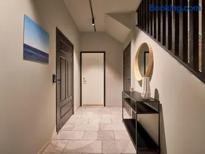 Nice apartment with five bedrooms and sea view - Image 2