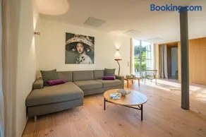 Chiemsee Exklusiv Ferienapartment Schneeganserhof - ein Refugium für längere erholsame Aufenthalte in Alleinlage am Chiemsee - Image 1