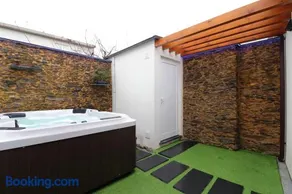 Dainty House - Image 1
