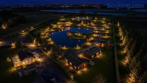 2 bedroom lake view lodge - Image 1