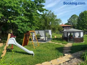 Vintage House - Image 2