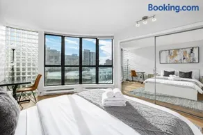 Your Downtown Vancouver Escape, Spacious, Serene & Scenic - Image 3