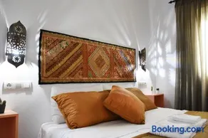 Puerta Real Apartamentos - Image 1