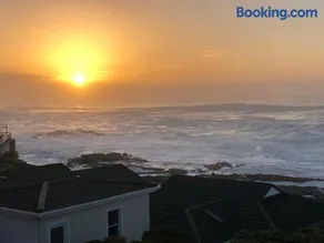 Whale Rock Estate Hermanus sea view apartment - Image 1