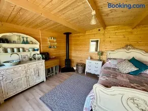 Peaceful eco glamping cabin - Image 4