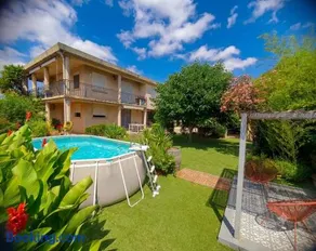 Villa 2 appartements, piscine, jeux, jardin clos - Image 1