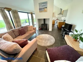 Charming 3BR Cottage with Garden | Southerndown - Image 2
