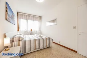 Sole Apartment Residence In Venice - 5min from Airport - Image 5