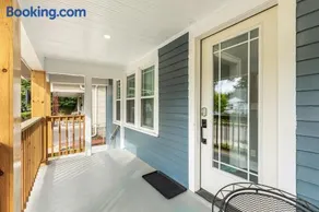 Spacious 4BR Home by Dtown Royal Oak - Image 1