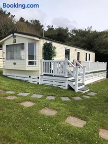Seabreeze, Utopia, walking distance to beach, 5 Star Shorefield Country Park, Milford on Sea, Shorefield Road, SO41 0LH, United Kingdom - Image 3