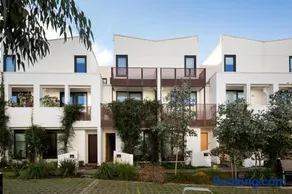 3BR Townhouse with Private Terrace & Double Garage - Image 2