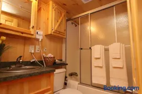 Lakeland RV Campground Deluxe Loft Cabin 11 - Image 1