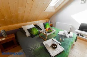 Chalet Like Upstairs Private Suite - Image 3