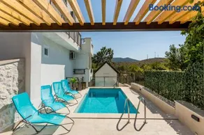 House Luce with pool - Image 2