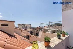 Main Square Duplex with Rooftop Terrace - Image 3