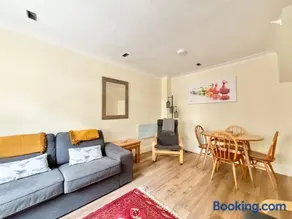 Sheplegh Court Charming Cottage and Pools within Stunning Grounds - Image 2