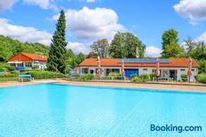 Tenda con terrazza, giardino e piscina - Image 1