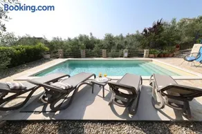 Apartment Serenity with Private Pool Near the Beach - Image 5