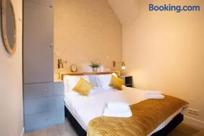 Contemporary apartment near the beach - Image 3
