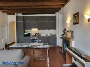 Lakefront Historic Apartment, fully Renovated with Modern Comforts - Image 3