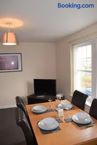 Kelpies Serviced Apartments Alexander- 2 Bedrooms - Image 3