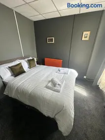 Manchester Stay Hotel - Free Parking - Image 3