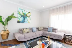 Spacious 4BR Family Home Pool with Spa and BBQ - Image 3