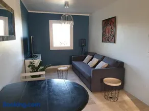 Pleasant part of house with pool to share in Vaucluse, 4/6 people - Image 3