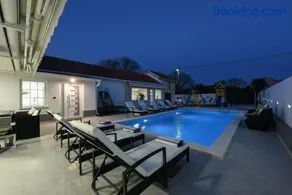 Villa Mare - with HEATED POOL - Image 5