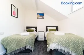 Clifton Apartments - Spacious home close to City - Image 1