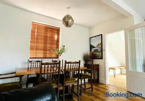 The Pine House - Sleeps 5 - Large Secure Garden - Dog Friendly - 8 min to Durham - Image 2