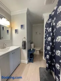 Cozy1King1Queen/1.5bth2min Frm UpTown - Image 3
