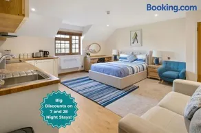 The Lodge - Studio Apartment's - Image 2