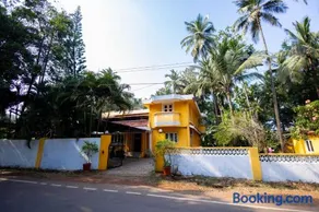 Waters Edge Retreat l 6 BR Private Villa with Large Pool - Image 1