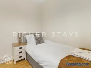 Rustic 3BR house in Tilbury, Garden and Parking - Image 3