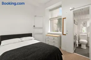 Bay Apartment - Image 2