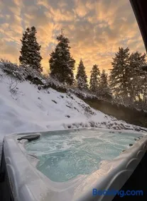 Luxury Park City Mountain Home Sleeps 14 with Hot Tub and Mountain Views - Image 2