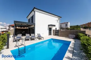 Villa con griglia, giardino e piscina | Vista sulla piscina - Image 1