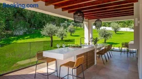 Villa mit privatem Pool, schnellem Internet und Garten - Image 2