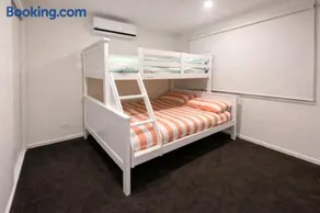 Coastal Calm Torquay Light-Filled 3BR Retreat - Image 3