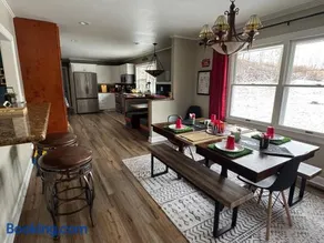 THE HUB 3BD 2BA Entire House FRESH FUN 1980s Board Game Vibe beside Letchworth State Park & near SUNY Geneseo - Image 4