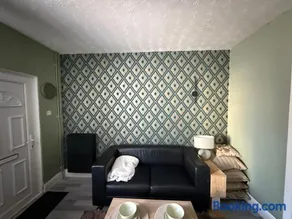 Cosy Room Near Train & Hospital - Image 2