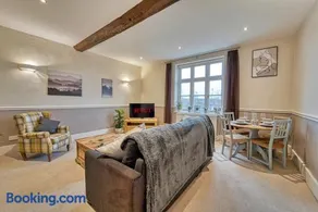 Harrow Croft, 2 Bed Apartment, St Johns, Worcester - Image 1