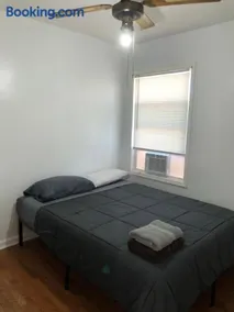 Private 2 bedroom and 1 bathroom house in a quiet area and convenient to NYC bus and train - Image 3