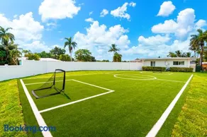 Pool, Hot Tub, Soccer Field, Tiki Hut, Sauna - Image 4