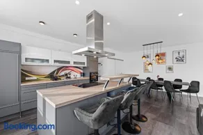 Illler Homes Memmingen Moderne Fewos für bis zu 7 Pers mit Küche & Parkplätzen, teilweise mit Terrasse - Image 2
